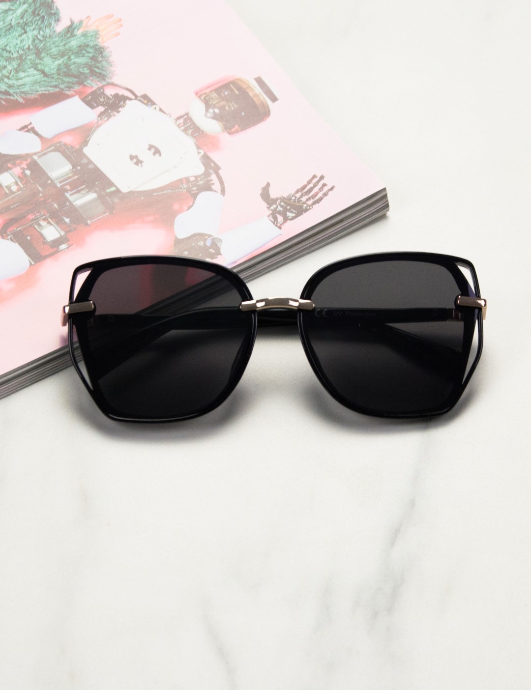 Γυναικεία μαύρα πολυγωνικά γυαλιά ηλίου με κοκκάλινο σκελετό Premium S1110